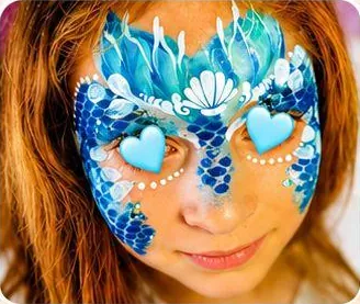 Niña con la cara pintada de sirena